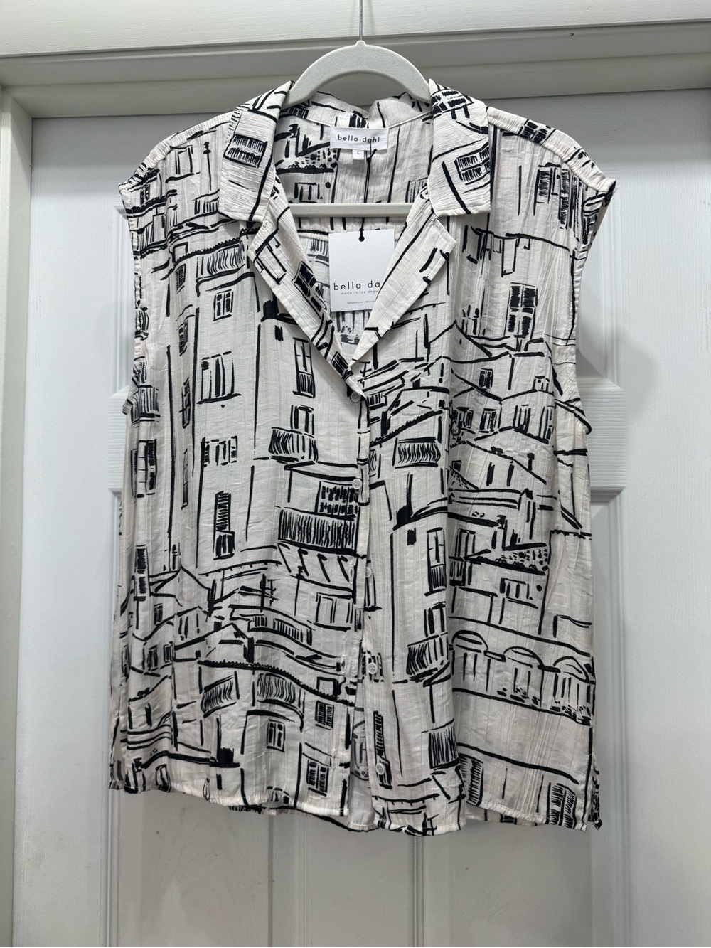 Bella Dahl Cream & Black Sleeveless Button-Front Sketch Print Top
